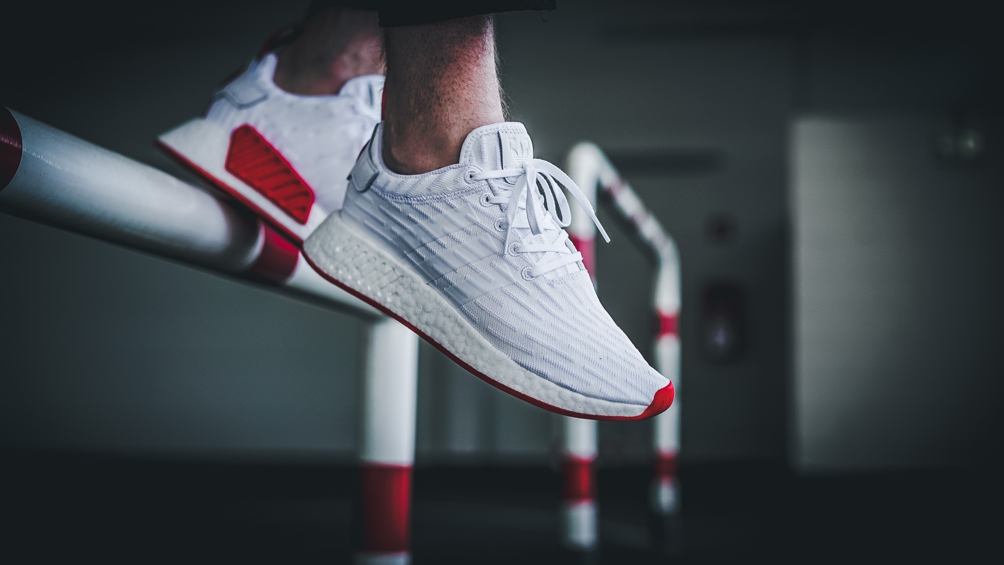 Nmd r2 primeknit outlet white red